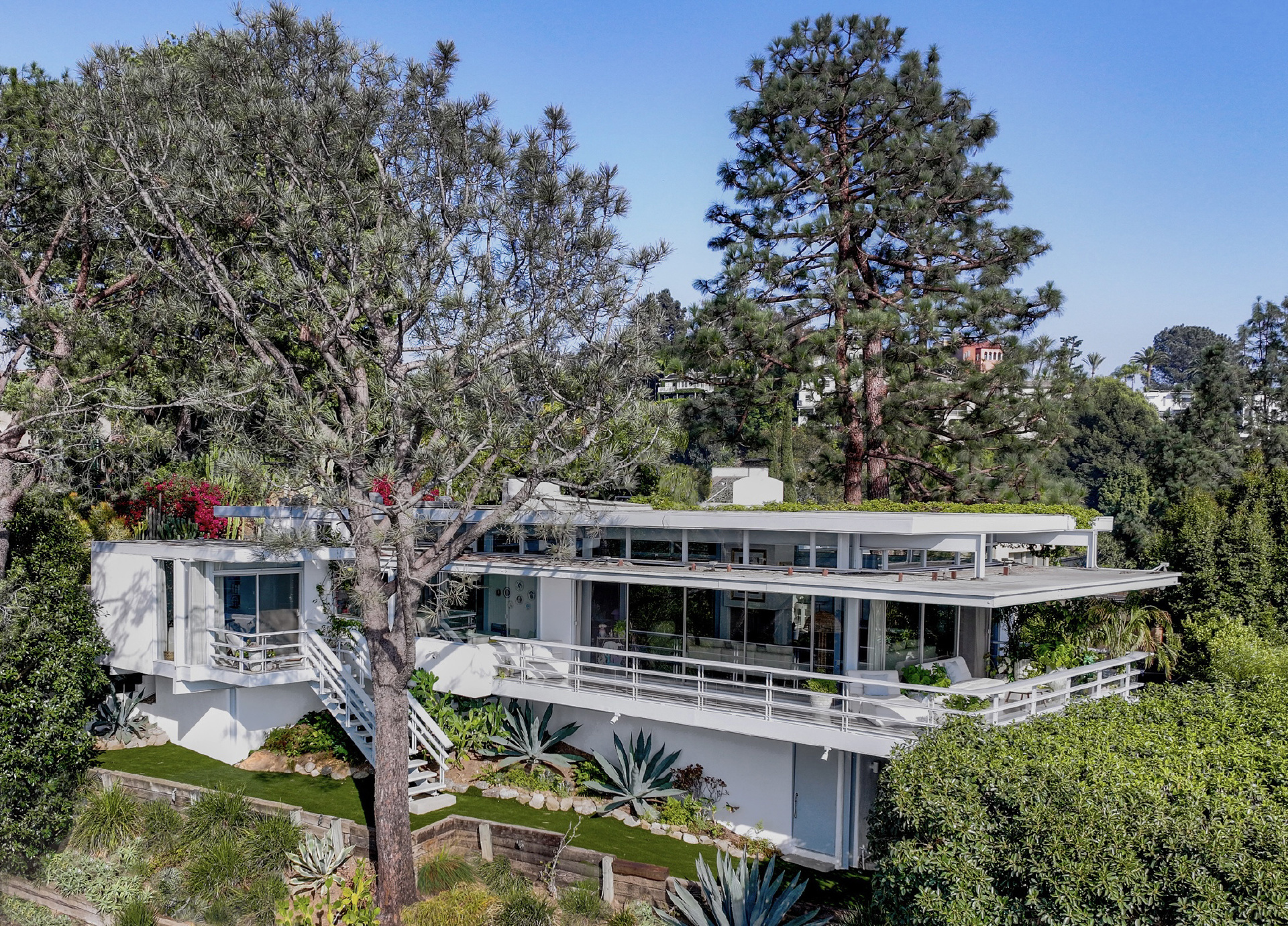 5699 Holly Oak Drive     |     Los Feliz Los Angeles CA  | Jonah Wilson