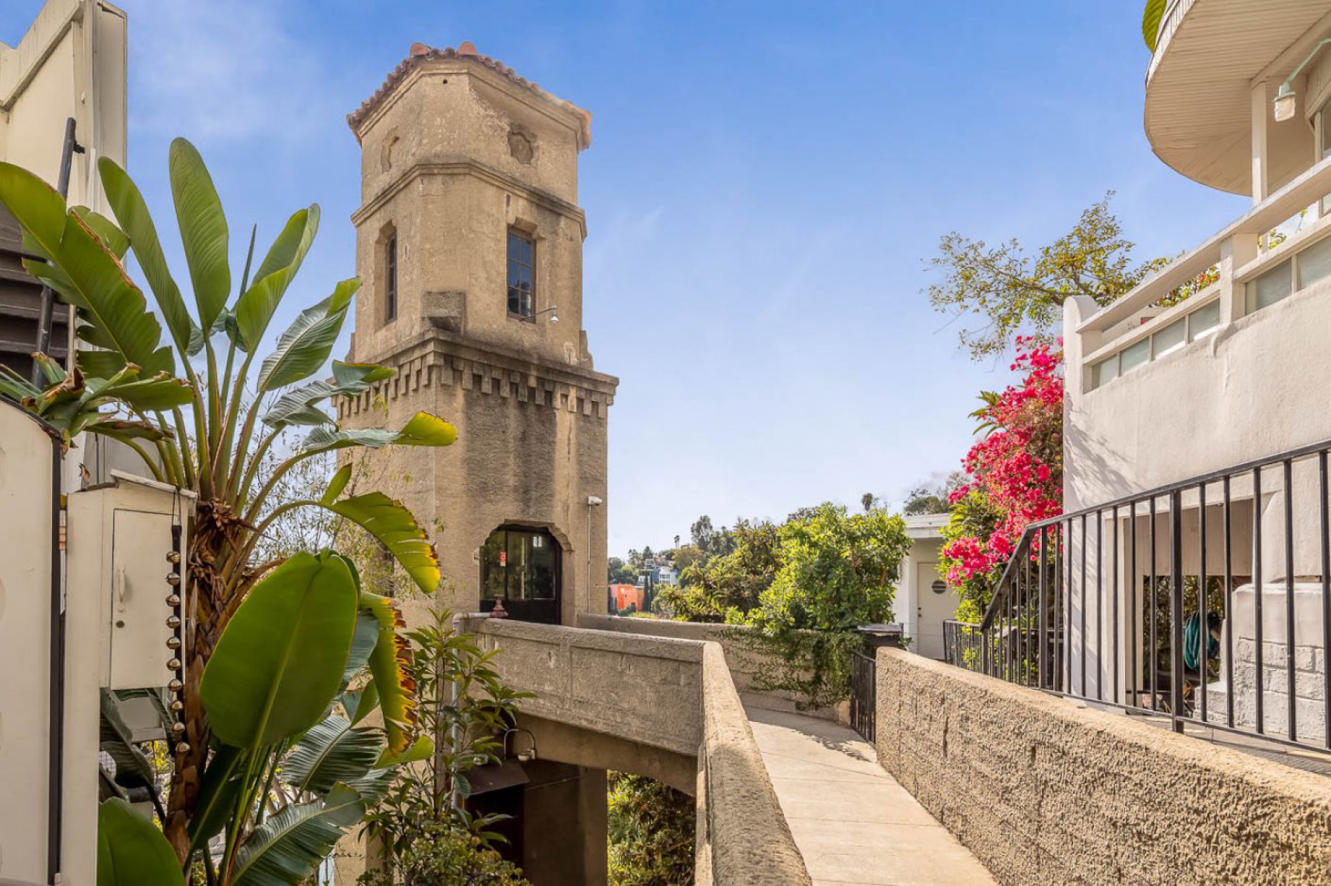 6887 Alta Loma Terrace     |     Hollywood Hills Los Angeles CA  | Jonah Wilson